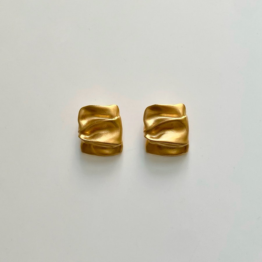 DRAPE EARRING / GOLD