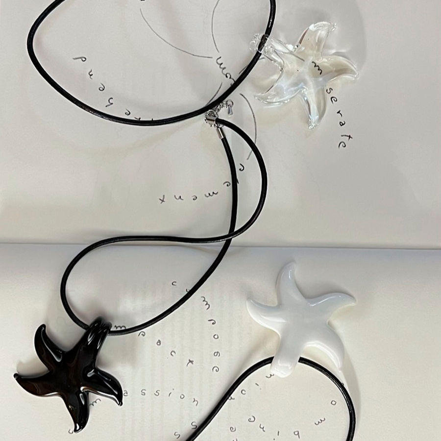 STAR NECKLACE / BLACK