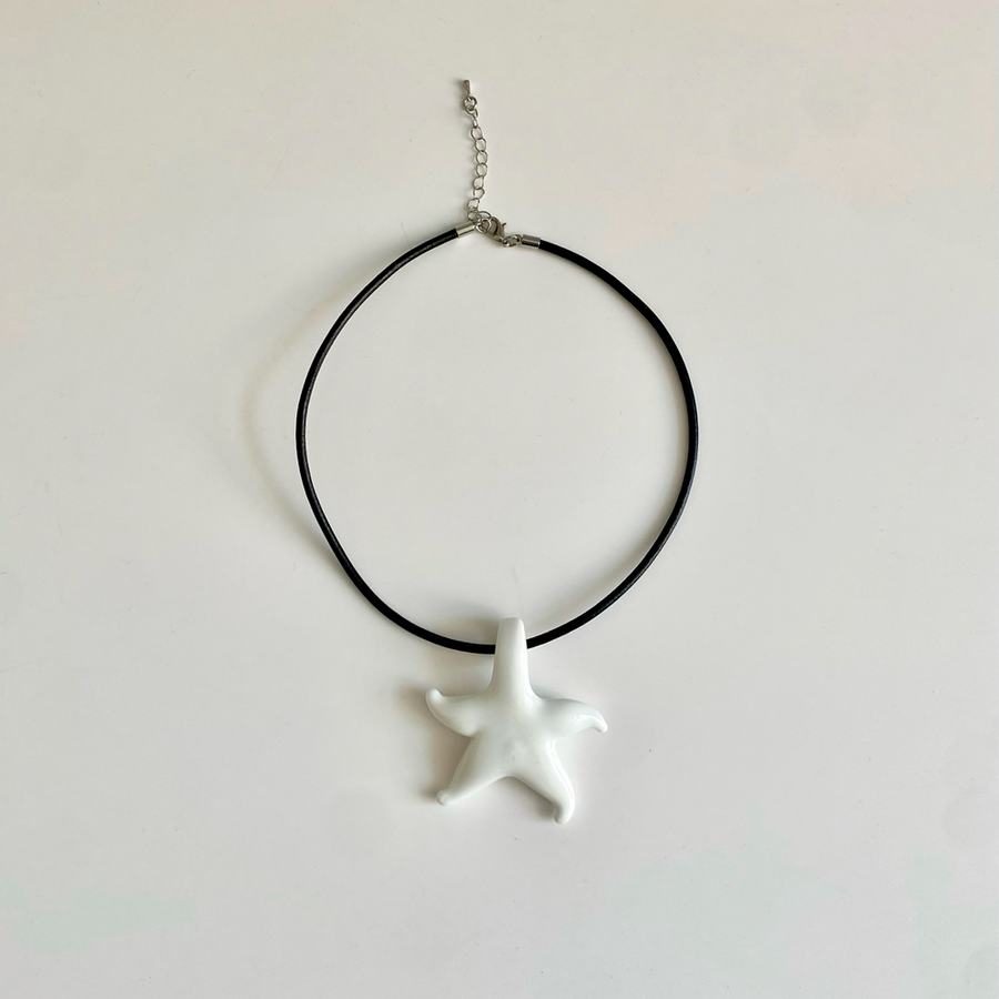 STAR NECKLACE / WHITE