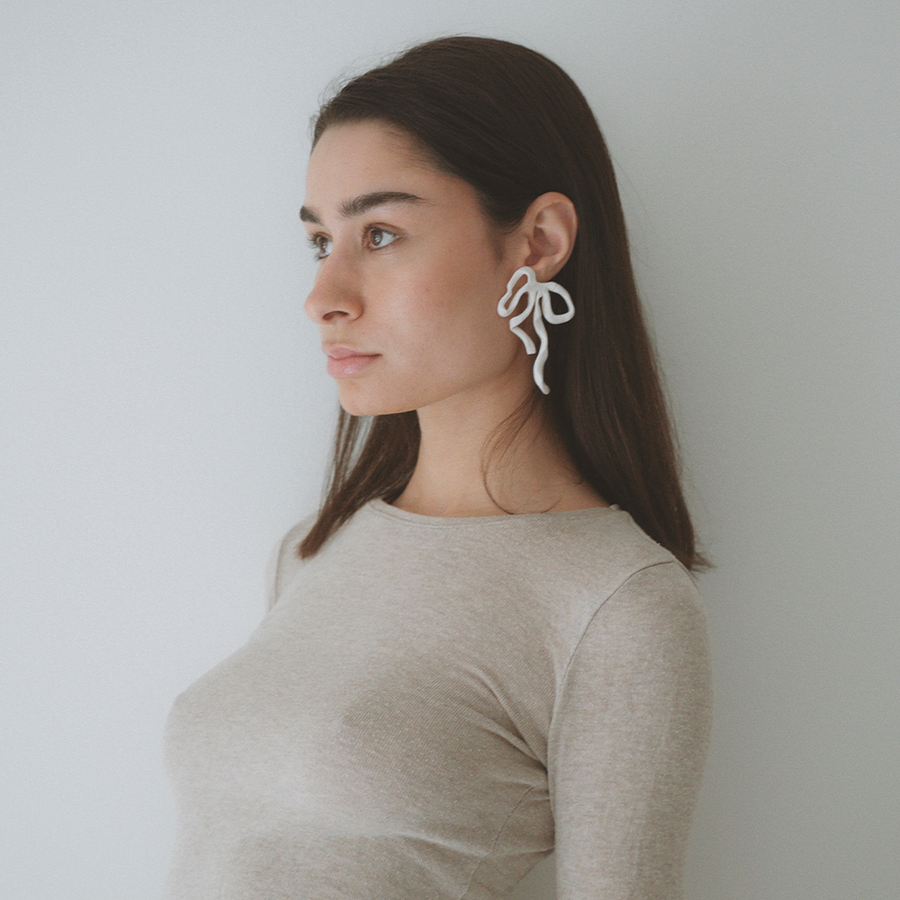 BOW EARRING / WHITE